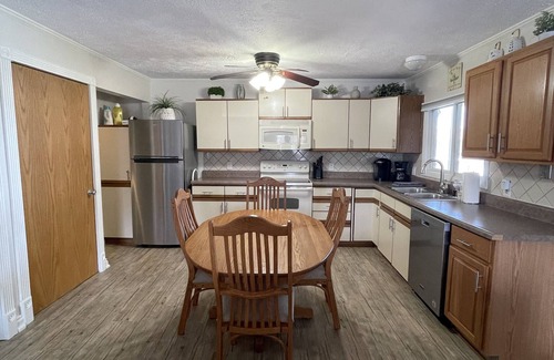 Conway Condo | Lakefront Condo With 2 Kayaks and 1 Boat Slip - Amazing Location!
