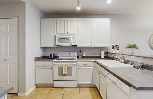 Superstition Lakes Condo | Lakefront condo with private washer/dryer, central AC & heated pool