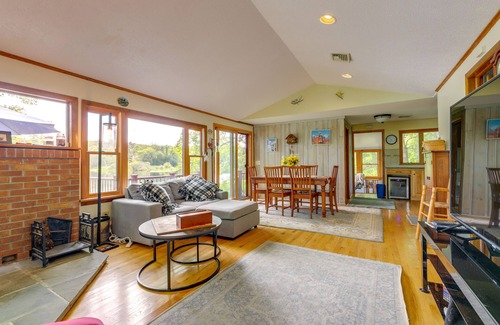 Mansfield Depot Cottage | Lakefront Connecticut Retreat Near UConn