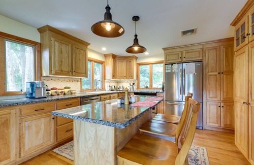 Mansfield Depot Cottage | Lakefront Connecticut Retreat Near UConn