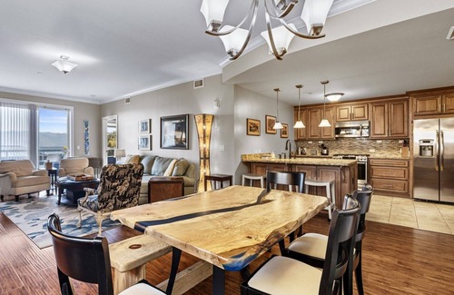 Sandpoint Condo | Lakefront Corner Condo - Seasons at Sandpoint