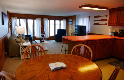 Curtis Cottage | Lakefront Cottage-2Bdr-1.5Bth-Sleeps 6