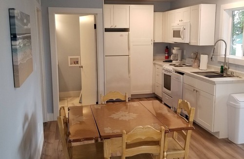 Arcadia Cottage | Lakefront Cottage #5, AC, Newly Remodeled, 8 Kayaks, 4 SUP, Rowboats