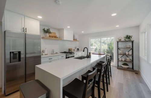 Auburn House | Lakefront Cottage At Lakewood