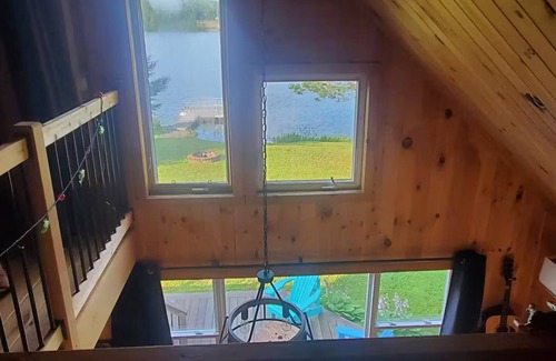 Amherst Cottage | Lakefront Cottage - Sutherland Lake, NS