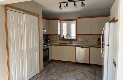 Mont-Laurier Cottage | Lakefront cottage located on a wooded and peaceful lot