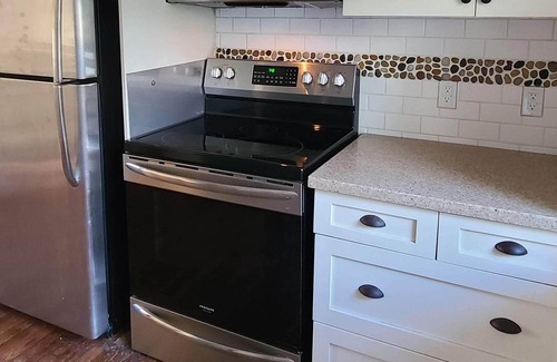 Selkirk Cottage | Lakefront Cottage - Erie Breeze - 3 bedroom, WIFI