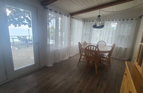 Selkirk Cottage | Lakefront cottage - Erie Breeze w/wifi & sat.tv.