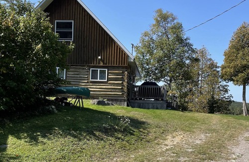 Schreiber House | Lakefront cottage getaway. Fully furnished 3-bedroom log cabin.