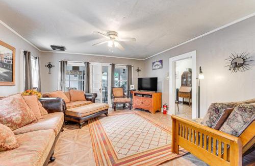 New Braunfels House | Lakefront Cottage in Clear Springs with Deck and Patio
