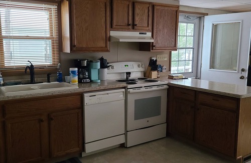 Lakewood Cottage | Lakefront Cottage on Beautiful Wheeler Lake in Lakewood FAMILY FRIENDLY!