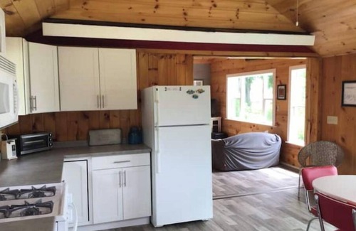 Concord Cottage | Lakefront Cottage on beautiful Miles Pond w/dock.