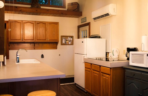 Twin Lake Cottage | Lakefront cottage.swim, kayak, fish, hike, bonfires and excellent reviews.