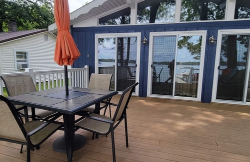 Paris Cottage | Lakefront Cottage