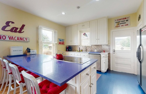 Silver Creek Village House | Lakefront cottage with 3 kayaks, waterside hammock