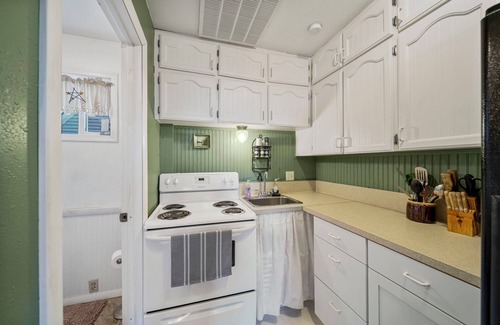Mayes County Cottage | Lakefront Cottage (with pool) on quiet Lake Hudson