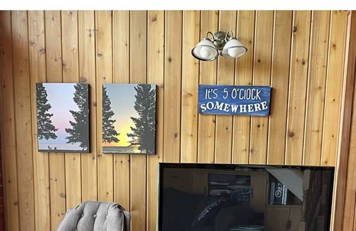 Arnes House | Lakefront, direct access ice fishing, parking for trailers, equipment, Starlink