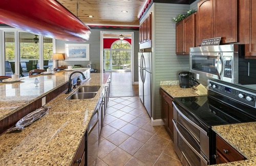 Maynardville House | Lakefront Escape on Norris Lake w/Kayaks