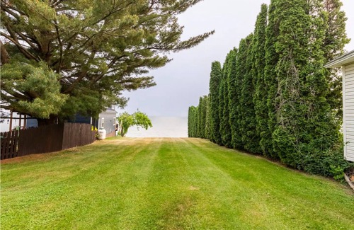 Cleveland House | Lakefront Family Getaway
