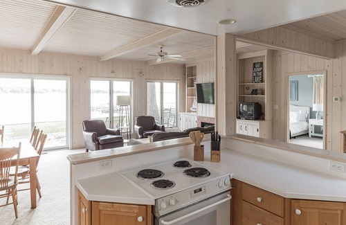 Twin Lakes House | Lakefront Getaway Perfect for All Seasons