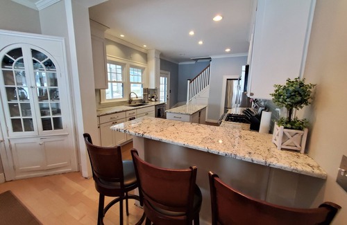 Perry House | Lakefront getaway perfect for 2-3 families traveling together sleeps17+ guests