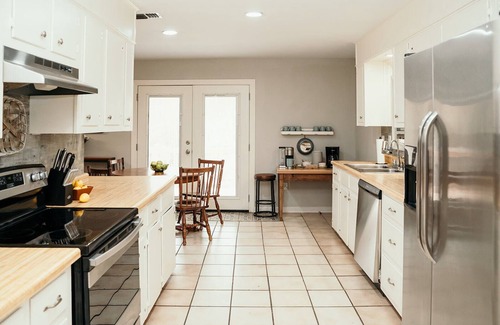 West Monroe House | Lakefront Getaway, The Perch-Deck, Grill, Fire Pit, Fun!