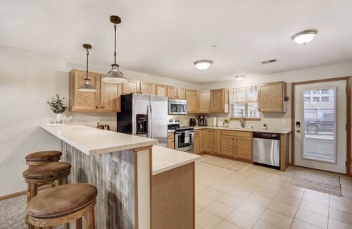 Lake Delton Condo | Lakefront Haven - Families, Golfers, Girl's Trips
