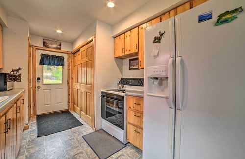 Hawks House | Lakefront Hawks Getaway - Fire Pit & Kayaks!