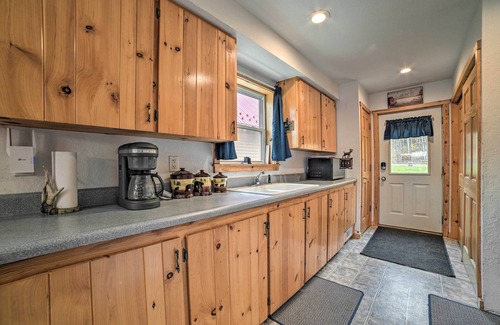 Hawks House | Lakefront Hawks Getaway - Fire Pit & Kayaks!