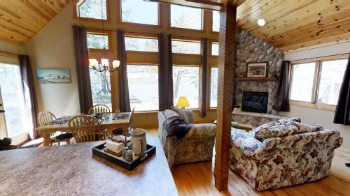 Litchfield House | Lakefront Hideaway