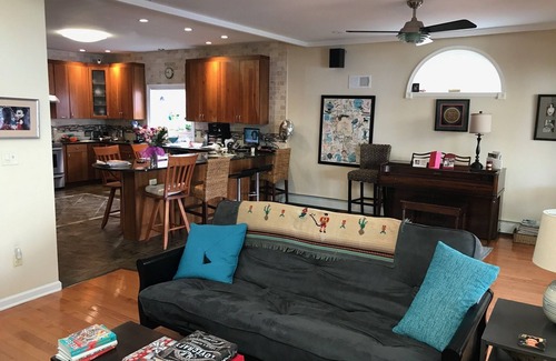 Orange Lake House | Lakefront Home 3200 Sq' - 5 Queen Beds + Twin