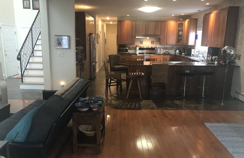 Orange Lake House | Lakefront Home 3200 Sq' - 5 Queen Beds + Twin