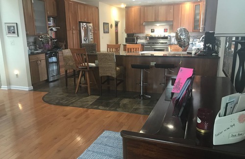 Orange Lake House | Lakefront Home 3200 Sq' - 5 Queen Beds + Twin