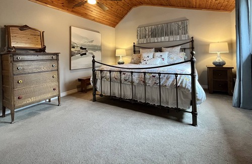 Markstay House | Lakefront Home