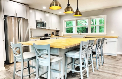 Oakland House | Lakefront home near Colby College and Thomas College