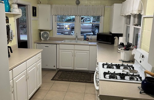 Pomona Park House | Lakefront home on 4 acres - Clear Sandbottom Lake