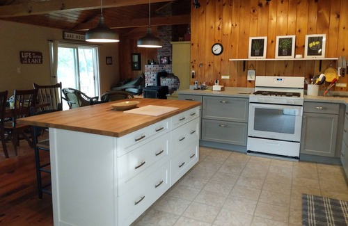 Franklin House | Lakefront Home On Beautiful Donnells Pond,32 miles From Acadia N P and Bar Harbr