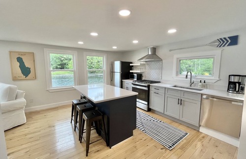 Hinesburg House | Lakefront Home on Lake Iroquois