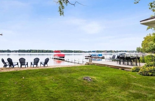 Portage House | Lakefront Home - Pontoon & Private Beach - Minutes to Breweries, Shopping & More