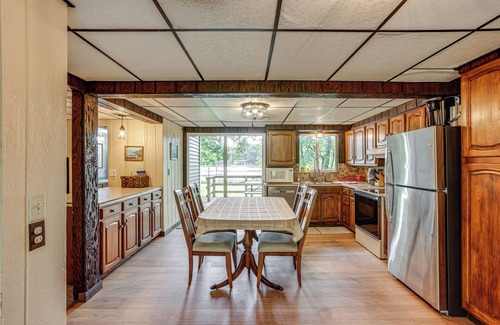 Brohman Cottage | Lakefront Home w/Deck: Central Michigan Escape!