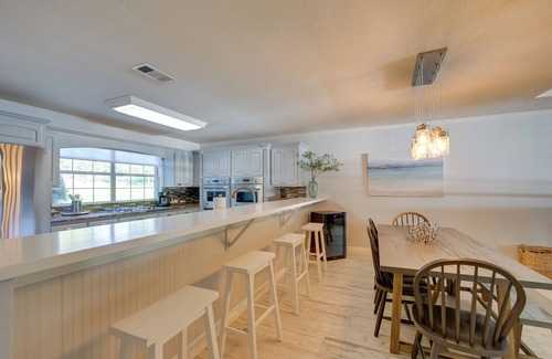 Enchanted Oaks House | Lakefront Home w/Dock in Mabank: Near Golfing!