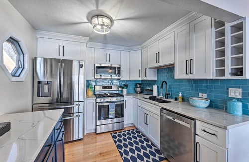 Lake Koshkonong House | Lakefront Home w/Gorgeous Sunsets, Kayaks, & Pier
