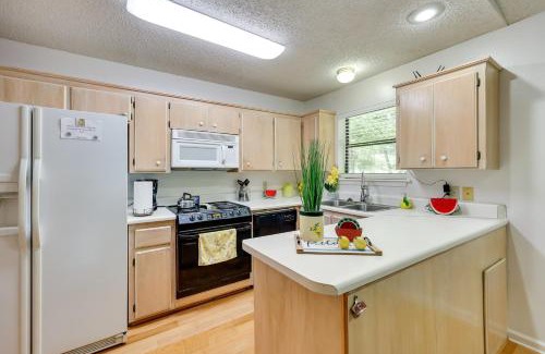 Mid America House | Lakefront Home with Kayaks and Dock in Hot Springs!