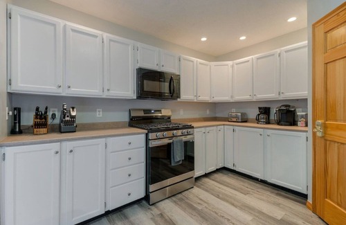 Lebanon House | Lakefront Home with Private Beach Access & Hot Tub