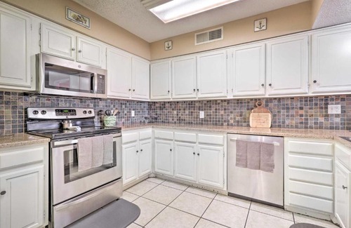 Point Venture House | Lakefront Home with Point Venture Golf Access!