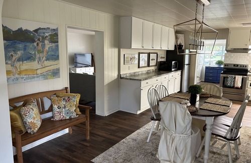 Warwick House | Lakefront House@Blackshear-.71acre 4BR: 6beds, 2futons. 3Bath. 2dens. 1849sqft.