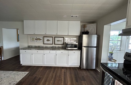 Warwick House | Lakefront House@Blackshear-.71acre 4BR: 6beds, 2futons. 3Bath. 2dens. 1849sqft.