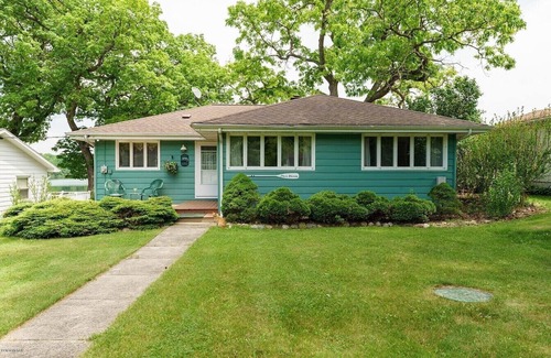 Delton House | Lakefront House for Seasonal Stay- NOW High Speed Internet!