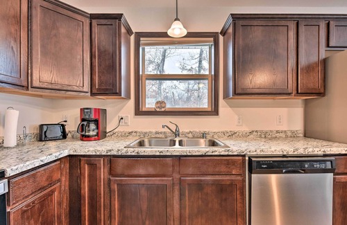 Markville Cabin | Lakefront House Near UTV Trails: Family Friendly!