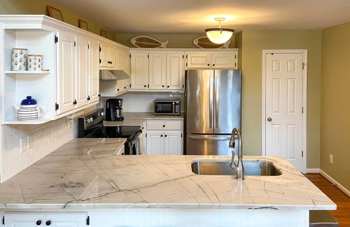Lake Oconee Cottage | Lakefront House with Private Dock + Fire Pit!
